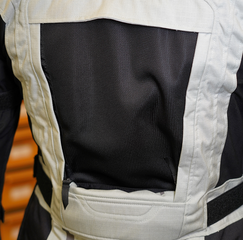 Held Carese 3 jacket back vent